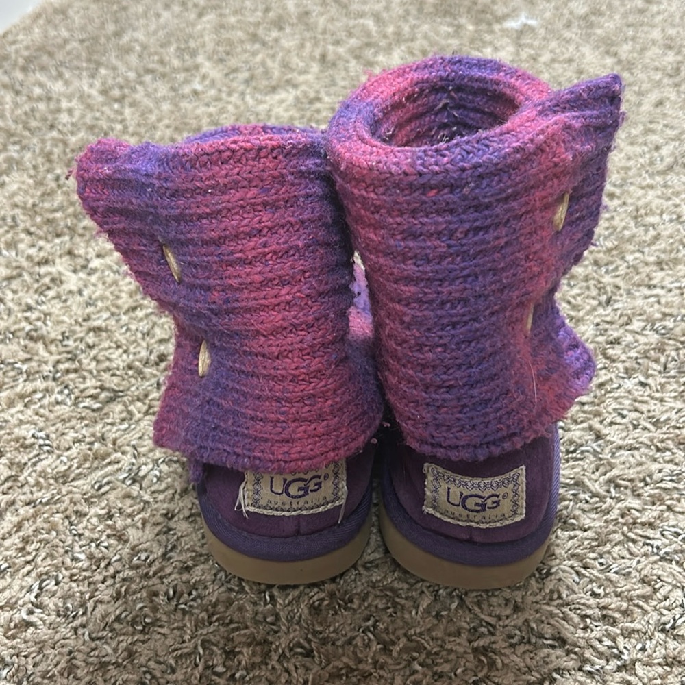 Liused Uggs. Size 3.